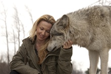 Susy Utzinger mit Wolf 