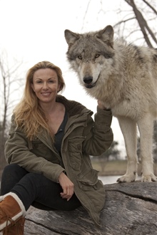 Susy Utzinger mit Wolf 