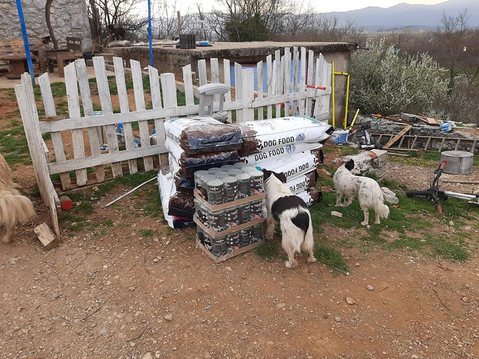 Futter-Nothilfe in Nikšić, Montenegro